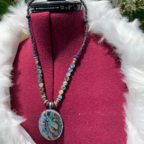 Genuine abalone shell pendant - Picture 2 of 3